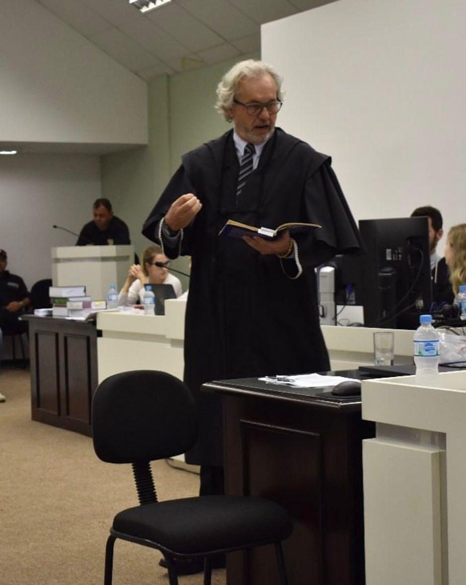 Dr. Jeremias Felsky em sustentação no Tribunal do Júri